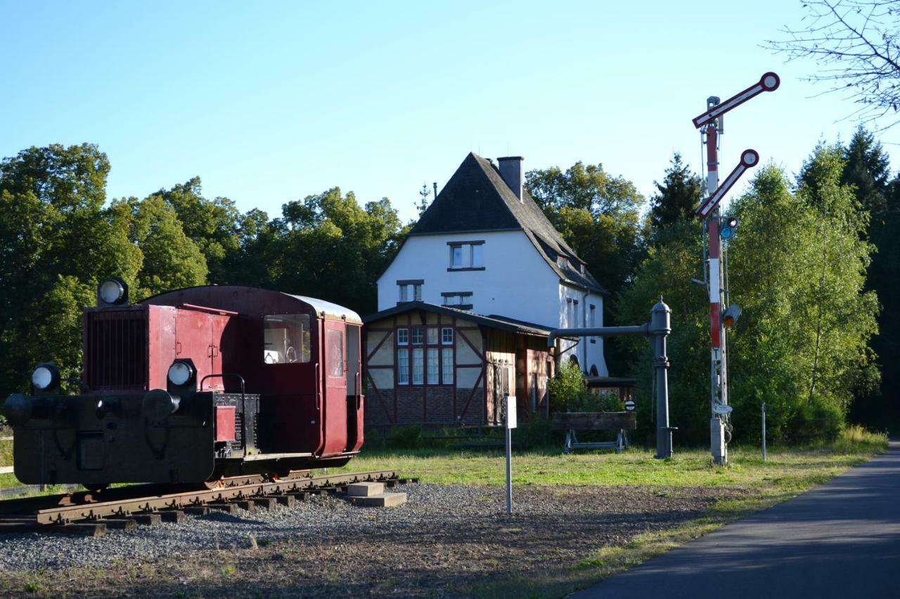"Alter Bahnhof" Schalkenmehren Appartement Buitenkant foto